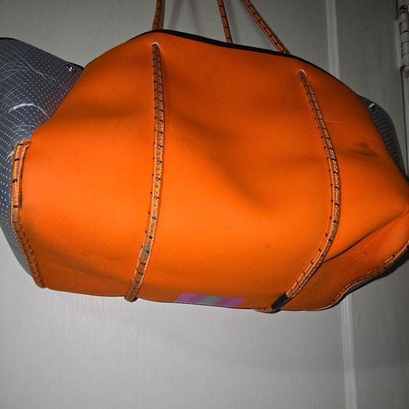 Haute Shore Greyson Tote "Wow" Stylish Pink & Orange Bag NWT (Flaws) - Picture 12 of 12